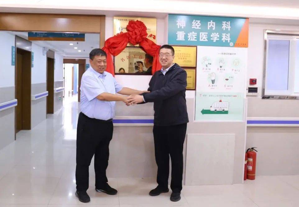 洽谈会结束后,左云县委书记罗士彬,我院党委书记尉杰忠共同为"大同市