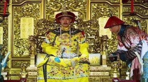 乾隆驾崩,嘉庆赶紧请65岁老人回京,和珅知道后叹息:吾命不久矣_皇帝