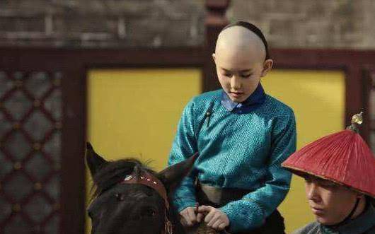 乾隆选儿子继承皇位,选谁谁就遭殃,最后只剩一人还要诅咒他