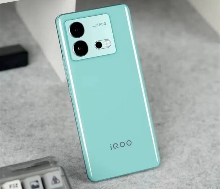 vivo开始"有点良心了",从3299元跌至1880元,天玑9200 芯片,索尼imx866