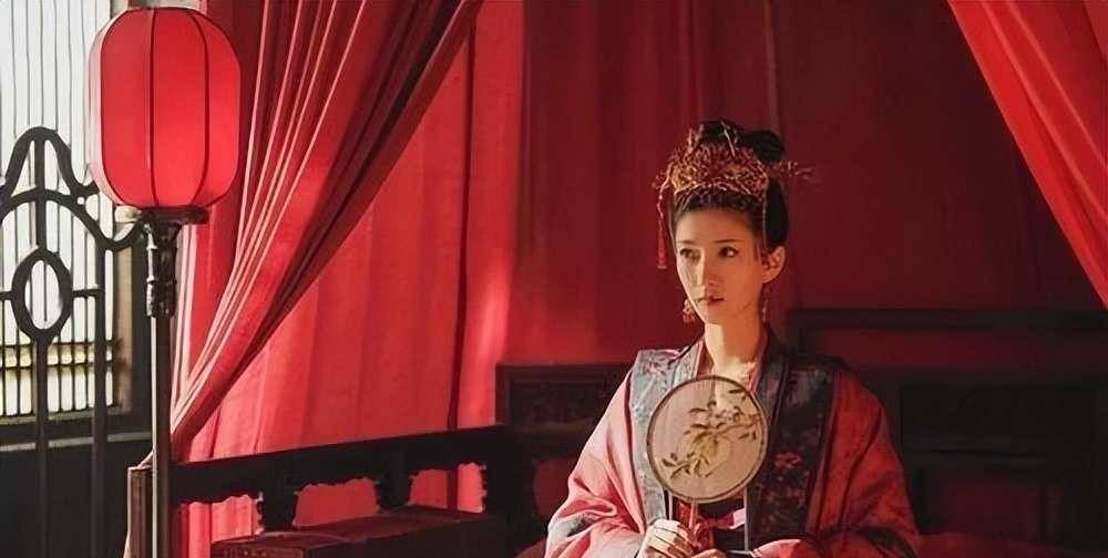 赵祯曾几度欲立张妃为后,但曹后品行端庄,国仪天