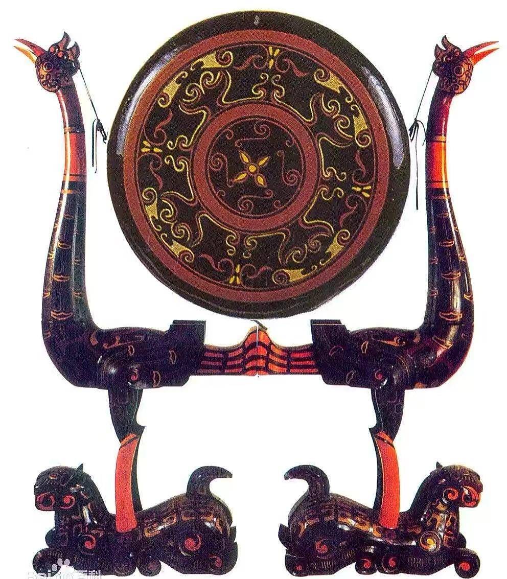 而且已经用上了旗帜和37鼓,不仅方便指挥,也能提高军队的气势和威力