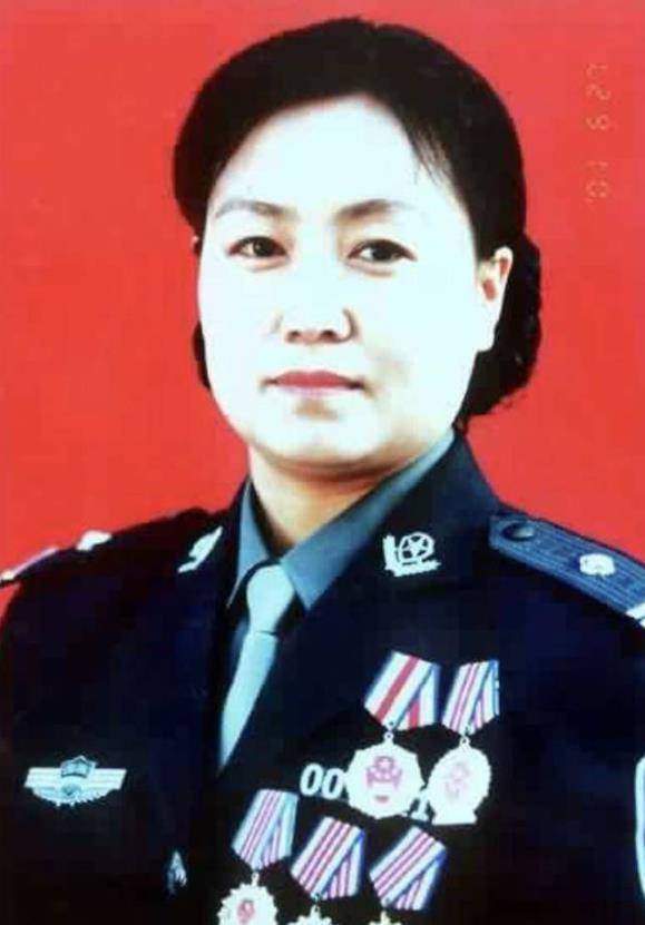 "女神警"任长霞,40岁因车祸遇难,唯一的儿子如今现状咋样?