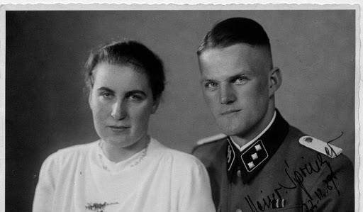 1939年二战爆发时,斯普林格被提升为少尉,担任"警卫旗队"第2连的一位