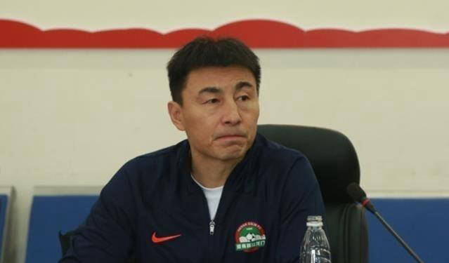 河南足球俱乐部决定免去李玮锋副总职务,50岁国足功勋杨晨接任
