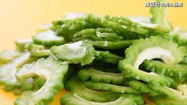 冬瓜富含丰富的维生素c和膳食纤维,具有清热利尿,降脂减肥的功效.