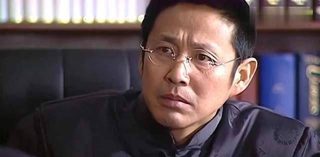 2000年,丁勇岱饰演"白宝山"走红,坐火车差点被警察误杀