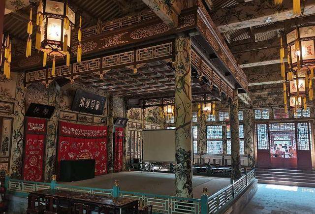 随从,侍卫,丫鬟,婢女,管家,这样庞大的王府,开支也自然是惊人的