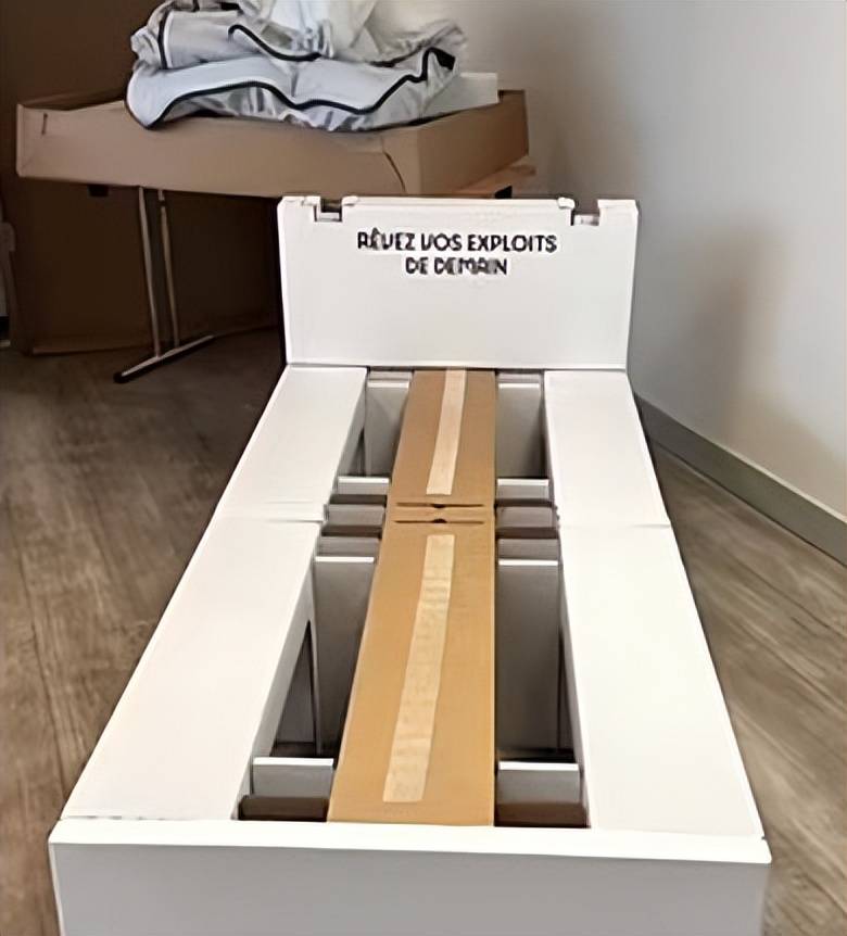 大夏天不给装空调,运动员睡纸板床,巴黎奥运会是没钱还是环保?