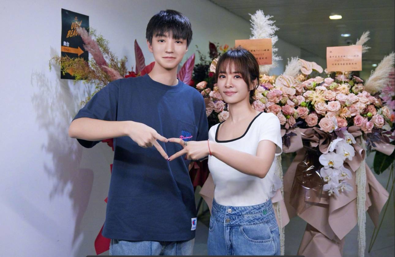 原创            王俊凯现身蔡依林演唱会，牵手唱歌荷尔蒙爆棚，曝2点理想型标准-找到王俊凯和蔡依林的表演