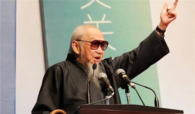 高寿108岁的文怀沙谈怎样长寿:多喝酒多吃肉,多和异性交朋友