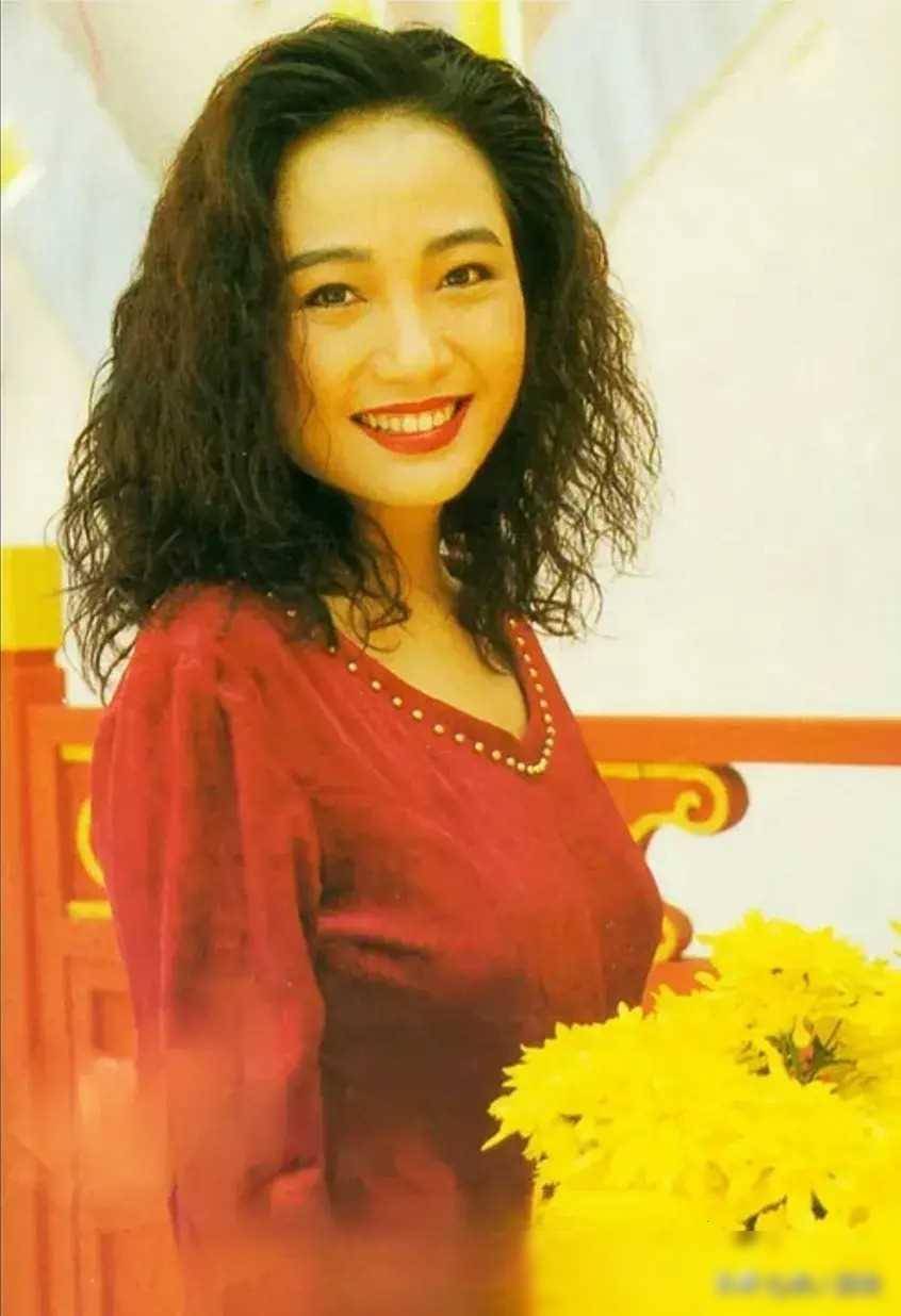 香港tvb"最美亚姐"杨玉梅,下海拍片实属无奈