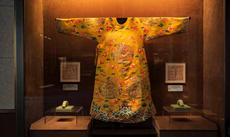 2006年,石景山出土一具龙袍干尸,此人是何身份?