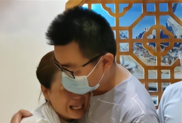 错换人生28年"真相逼近",许妈到郭威新房不敢直播,亲情难回归