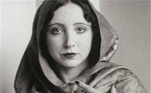 1923年,20岁的阿娜伊斯·宁和银行家雨果结婚.