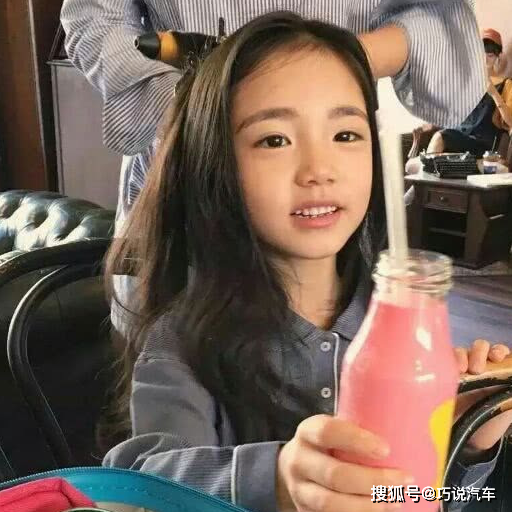 旁人眼里是"美人胚子"的4大星座女,五官精致,越看越美!