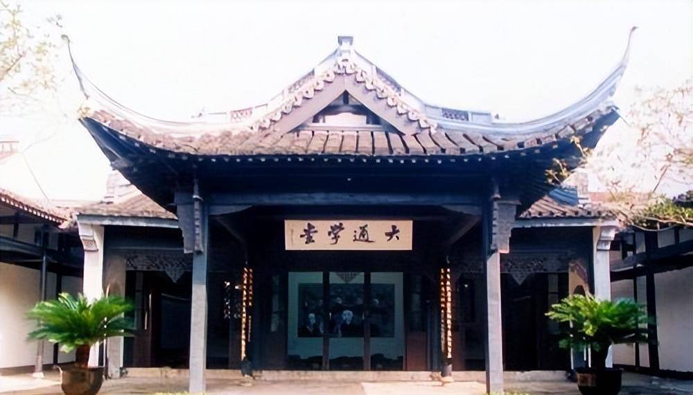 秋瑾死前提三个要求:莫脱衣,备薄棺,写家信!审判官照办后自杀