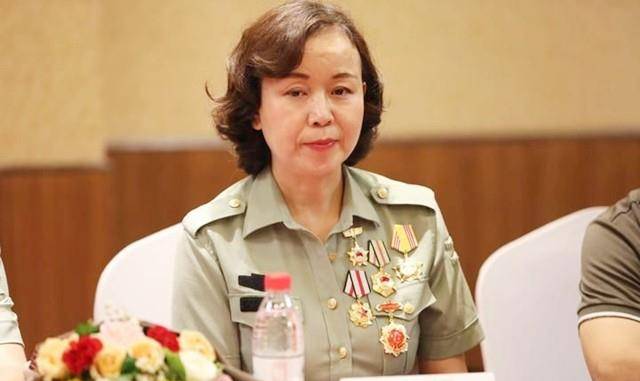 1984年大阅兵,受邀参加的18岁美女医护钟惠玲近况如何?