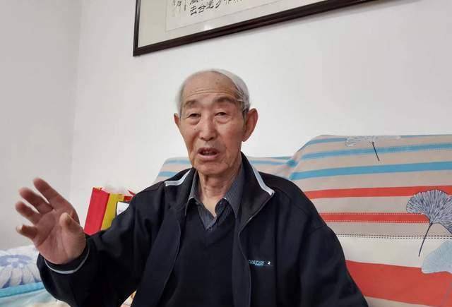 甘肃省靖远师范毕业的老知识分子,"老右派",秦腔戏迷,平川某秦腔自乐