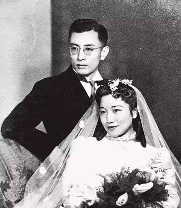 作家冰心离世后,其孙子为何在墓碑写下8个大字?实在大逆不道