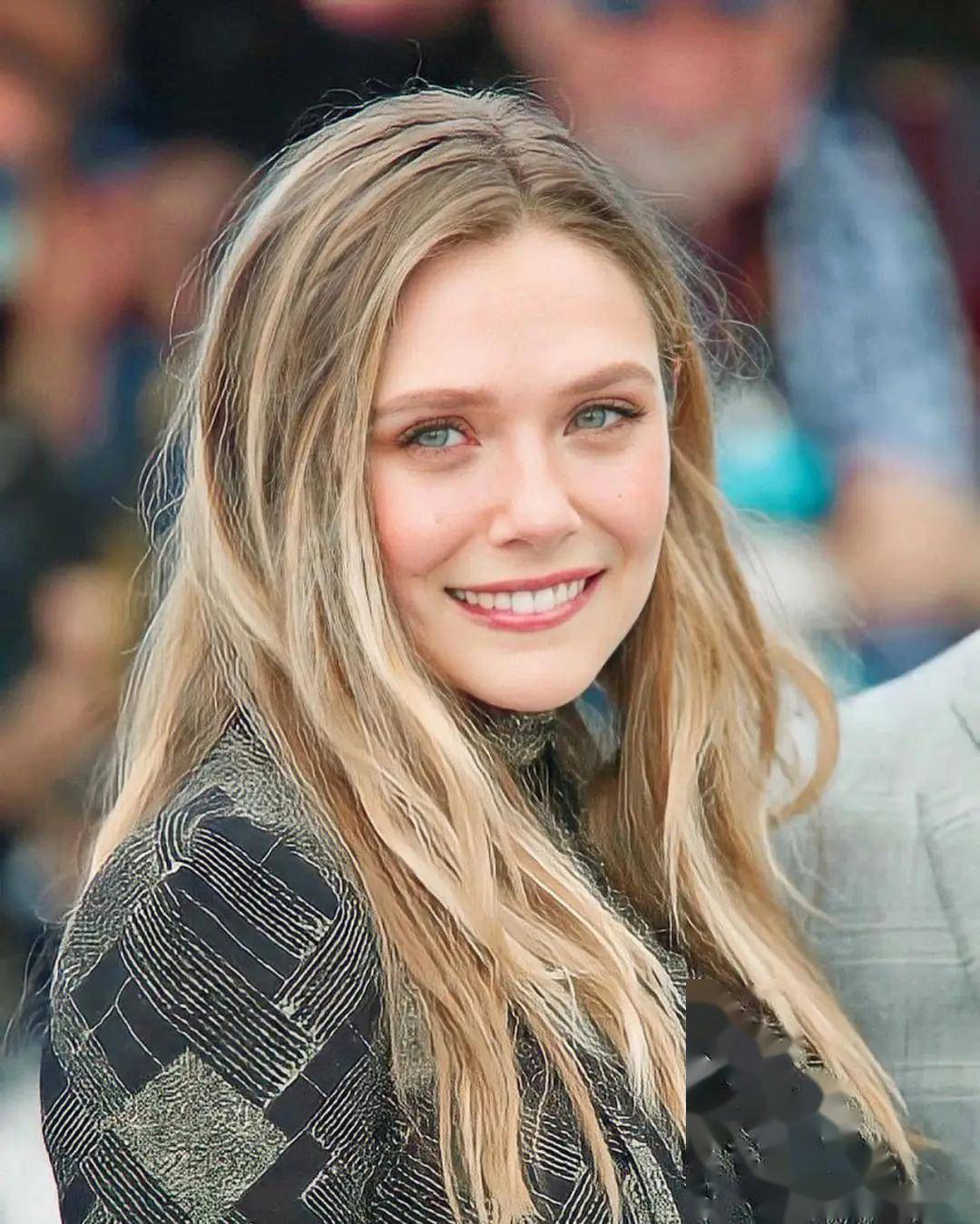 伊丽莎白奥尔森的智慧与美貌并存,这谁顶得住?