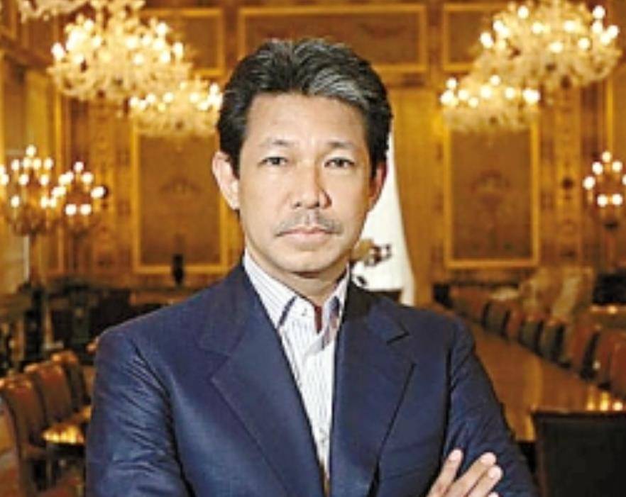 杰弗里的哥哥哈吉·哈桑纳尔·博尔吉亚曾经在1997年登上财富榜首