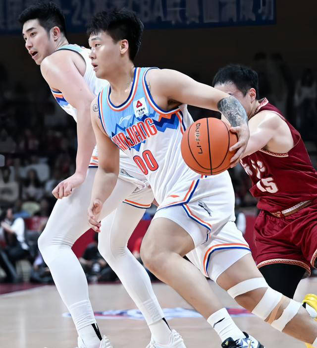 男篮六将伤愈成困局!周琦带伤,广厦双核垫底,一人须暂别