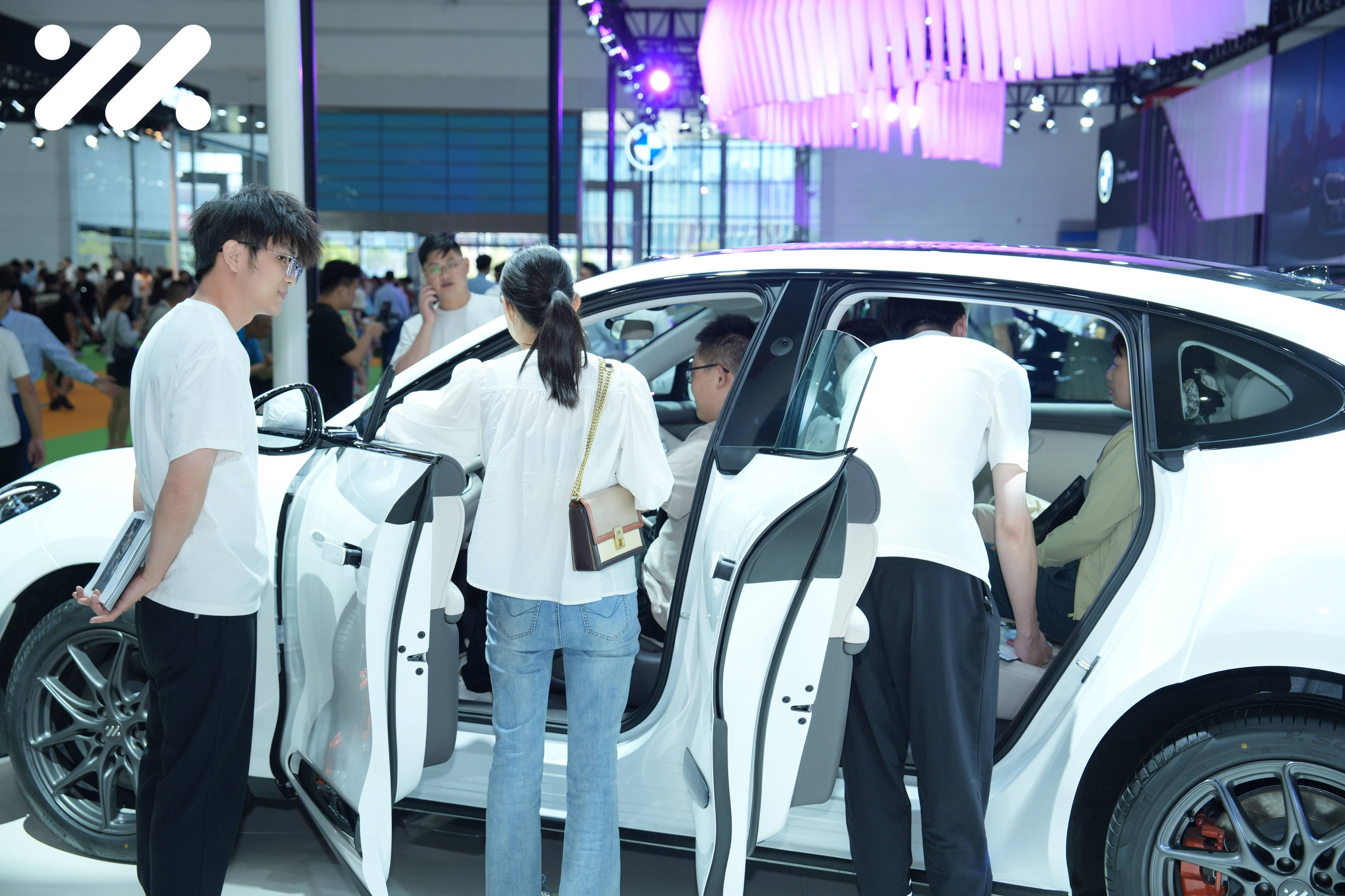 智己l6首度登陆2024武汉国际车展