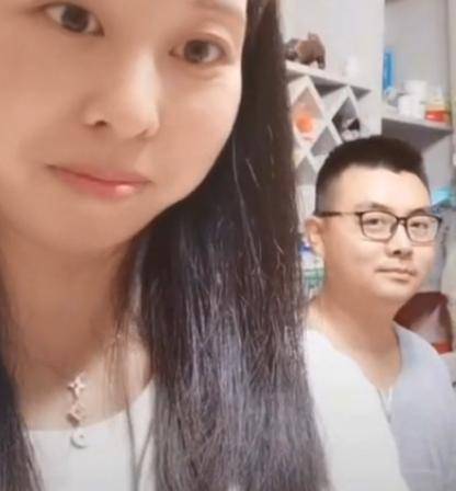 郭威童年2张照片曝光,过得好不好,听听老邻居的话就清楚了_姐姐_生活