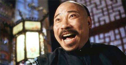 有一回方德进城收购蚕丝的时候,就遇到了一伙蒙面匪徒打劫.