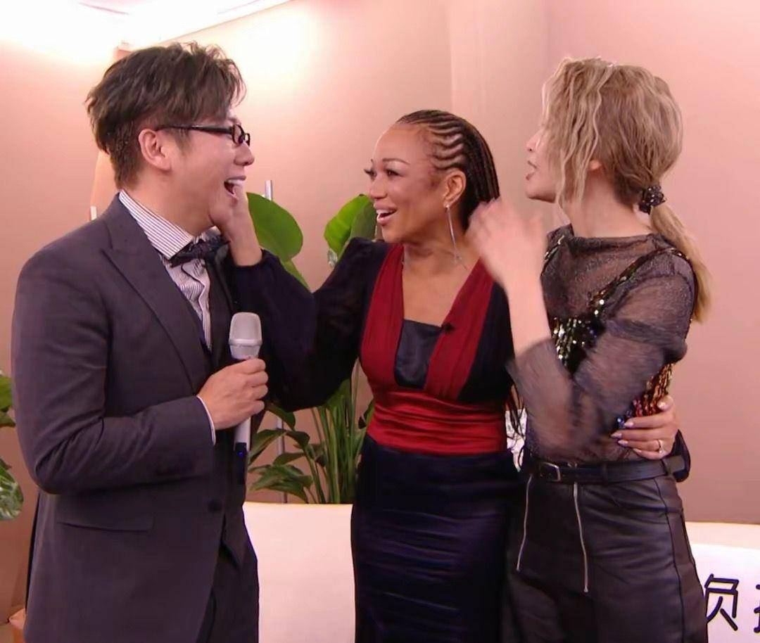 张柏芝调侃那英:亚当补位《歌手2024》会更紧张吗?那英回复超好笑