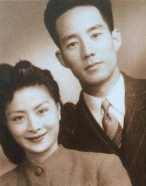1940年,凤凰和慕容婉儿也迎来了合作的机会,因此与她熟识了起来,三人