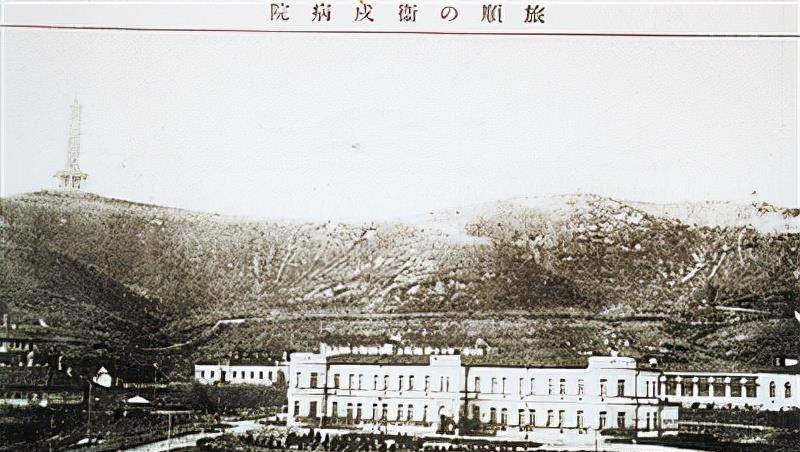 天津总医院旧址学堂与医院皆为衙门式的古建筑,门楼高大,黑漆大门,各