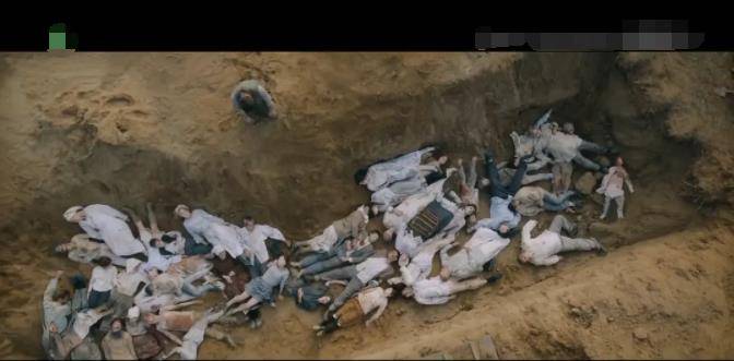 这是德军屠杀犹太人的真实场景:用铁锤狠狠的砸脑袋,残忍至极!