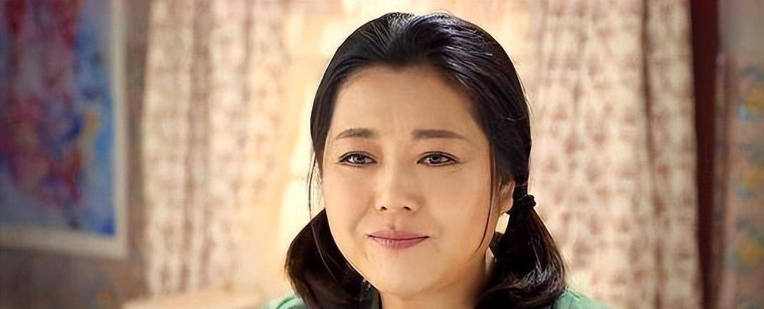 王茜华:风光背后有心酸,二婚嫁导演生一儿一女,如今苦尽甘来