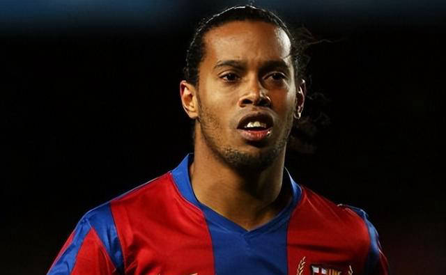 传世巨星:大罗,梅西,小罗,c罗,齐祖——实力谁最高?