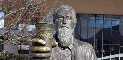 可口可乐的发明者:晚年穷困,染上毒瘾去世后,公司股权被夺走_约翰_艾