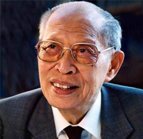 裘法祖探头一看,只见这40多名犹太人如同行尸走肉一般,迈着沉重的步伐