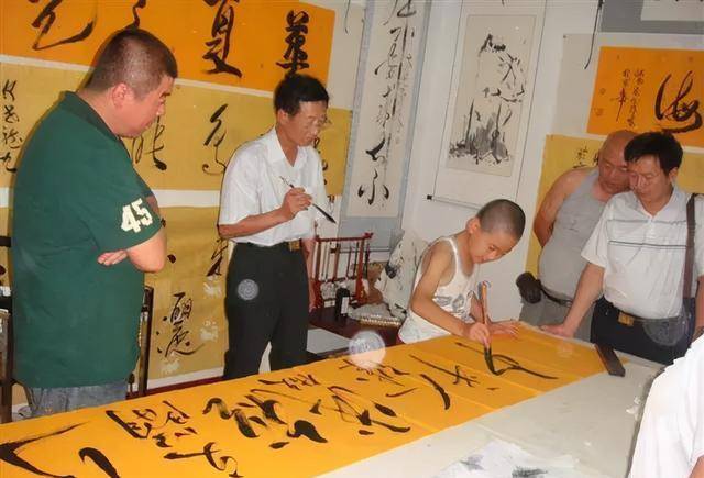 何世龙 :3岁写字,9岁进书法协会,为何如今成现代版方仲永?