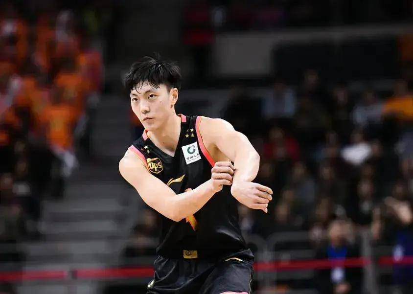 胡明轩签约成功!广东宏远用顶薪换来顶级后卫,引领新时代