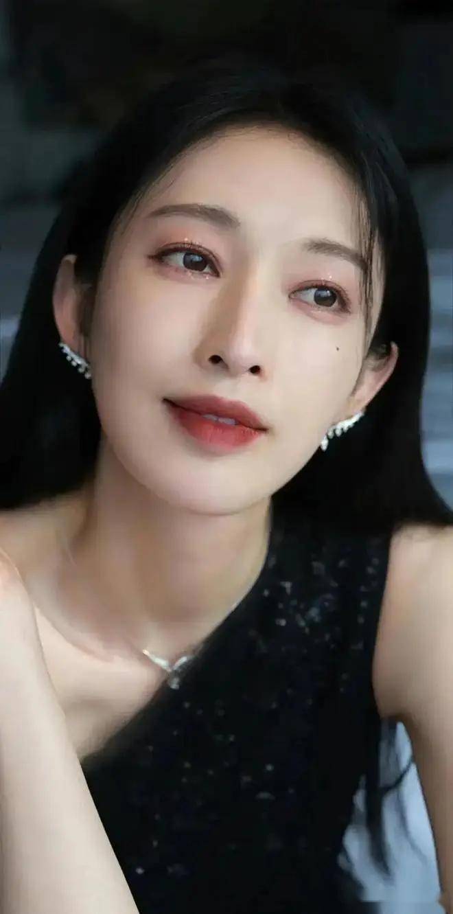 张俪美貌才华横溢,这谁顶得住?绝美容颜令人窒息!