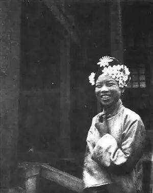 少校军官娶了个妻子,妻子临终前才坦白真实身份,原来是皇宫妃嫔