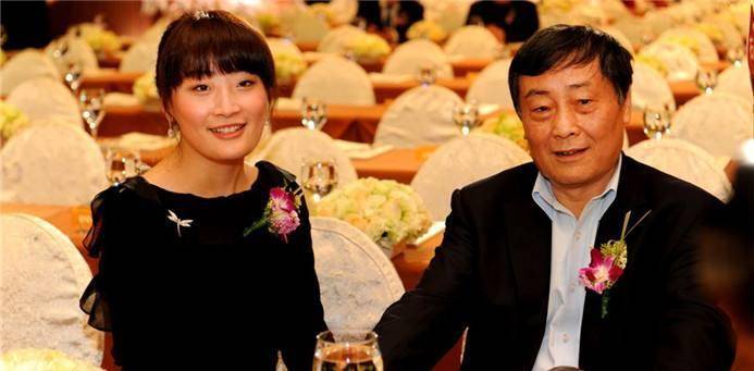 娃哈哈集团的公主,身价数十亿至今未婚,急得父亲公然为她征婚_宗馥莉