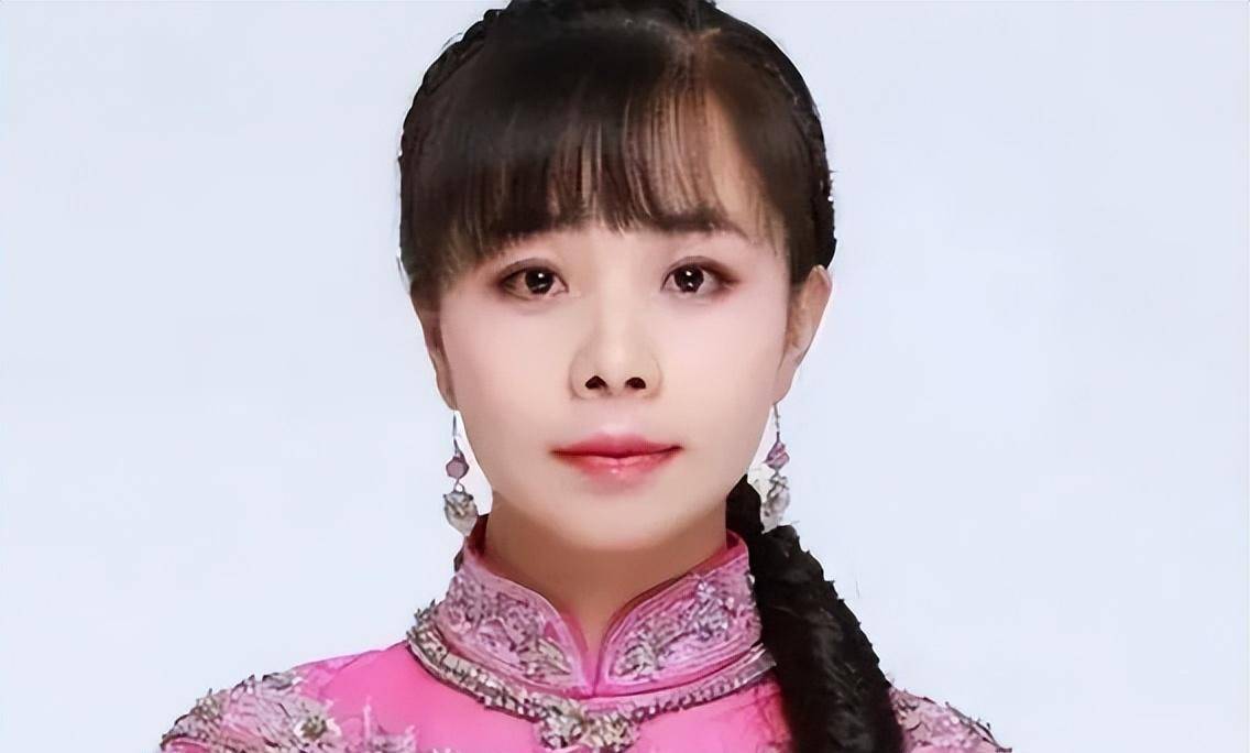 对于自己的过错,王二妮深感内疚,因为李飞一直陪伴着她,直到她逐渐