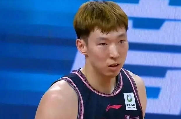 广东队消息:曝北控追求周琦,两人拿到续约合同,李奕臻特训