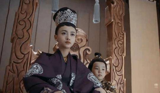 各方面都十分优秀,拓跋浚更是将她封为了皇后,从公主到奴婢到皇后,冯