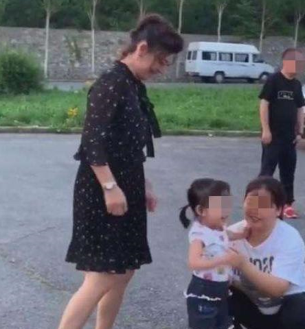 闫学晶45岁高龄生二胎,虽然满脸幸福,身体状态却令人堪忧