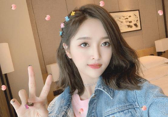 吴宣仪公然挑逗好大胆?舔嘴唇被批太油腻,男嘉宾面红耳赤不敢看