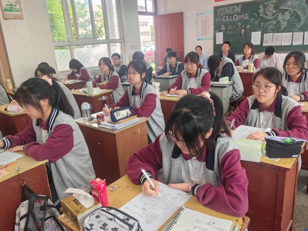 蒋垛中学举办"同课异构"教学研讨活动