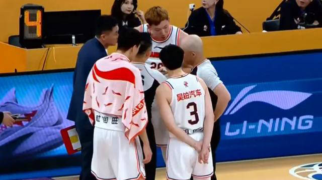 周琦与广东男篮合约谈判悬而未决,睢冉积极争取更佳条件